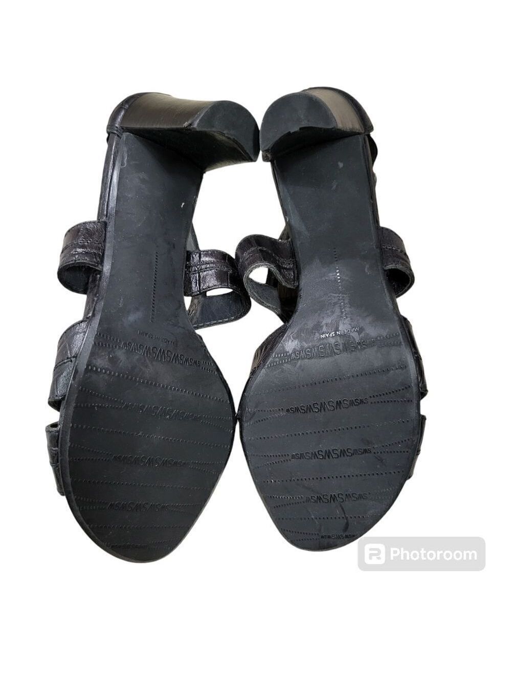 STUART WEITZMAN BLACK SNAKE PRINT STUDDED LEATHER SANDALS HEELS sz 8.5 - Picture 2 of 8